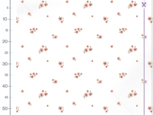 Audinio „Smulkios gėlytės“ faktūra – natūralus medvilninis audinys su smulkių gėlių motyvais, ekologiškai spausdintas